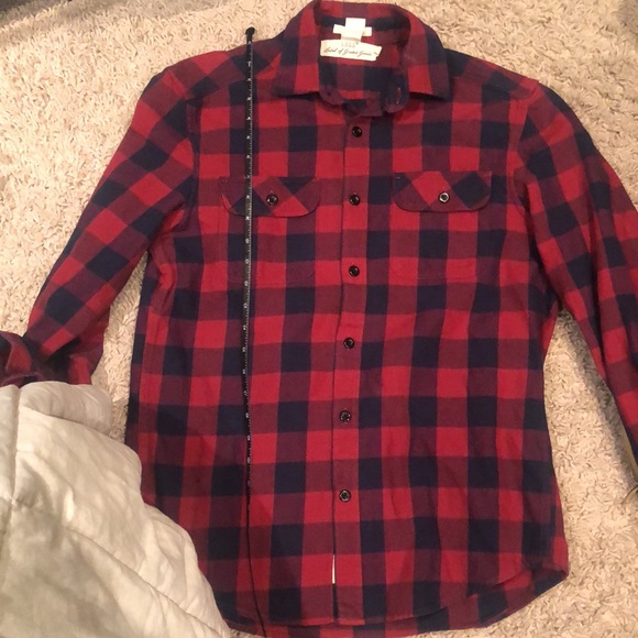 H&M RED AND BLUE PLAID BUTTON UP - Picture 5 of 8